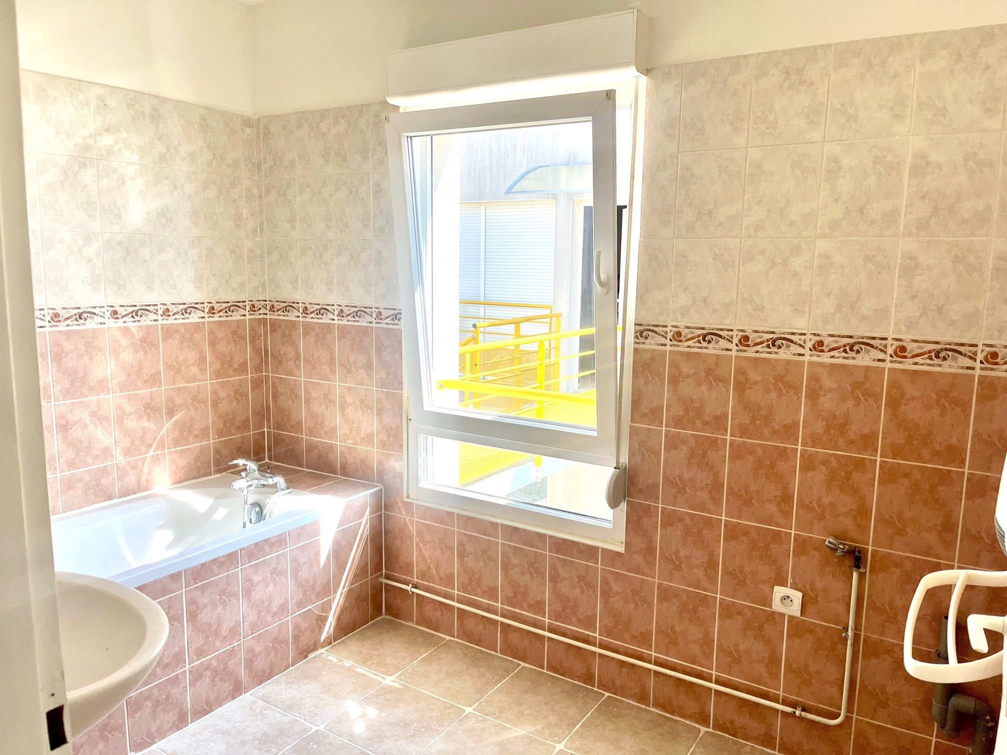 JANY CENTRE APPARTEMENT F2 : 82 000 EUR FAI